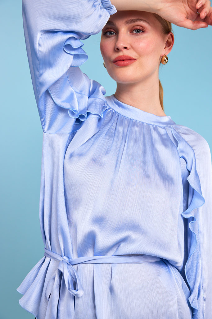 NYDELIG BLUSE BLÅ - MOLLY JO