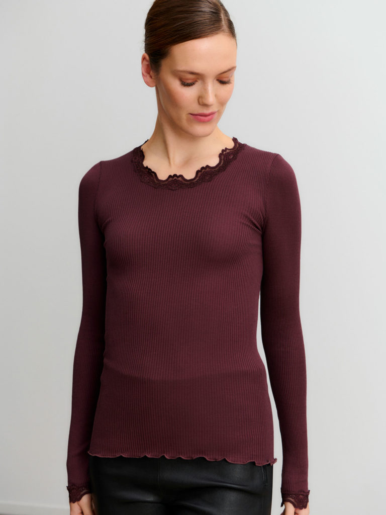 Babette Regular Lace T-shirt Fudge - ROSEMUNDE