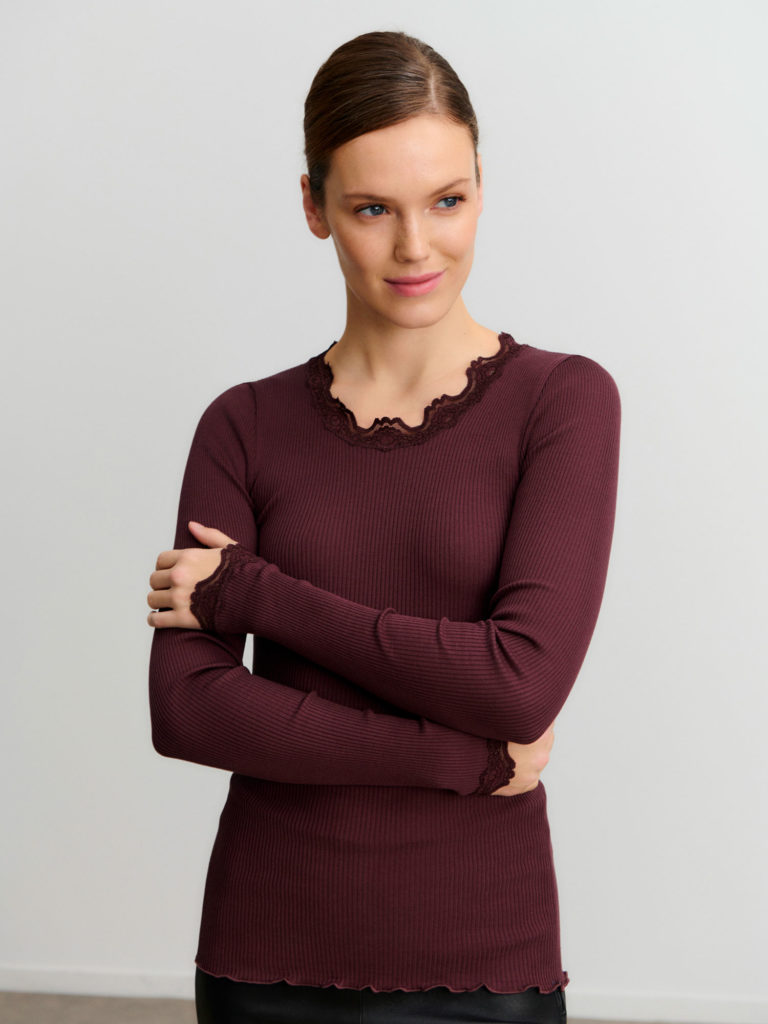 Babette Regular Lace T-shirt Fudge - ROSEMUNDE