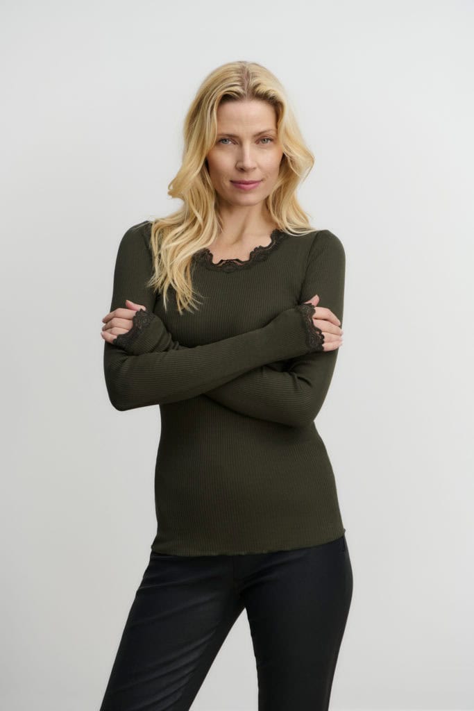 Babette Regular Lace T-shirt Forrest Night - ROSEMUNDE